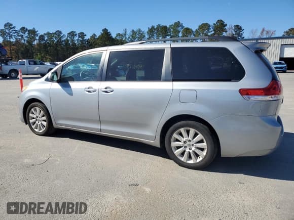 ✅ 2014 Toyota Sienna LE • VIN: 5TDJK3DC6ES073995 • Lot: 92179905. Wystawiony na Copart z przebiegiem 198 606 mil. Bezpłatny archiwum sprzedaży aukcyjnych z USA i szczegółowy raport historii pojazdu na DreamBid. Zdjęcie 2.