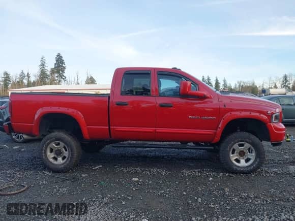 2004 Dodge 3500 ST z VIN 3D7LU38C34G276102, wystawiony jako IAAI lot #41056672 z przebiegiem 216 277 mil mil oraz . Historia ofert i sprzedaży dostępna na DreamBid. Obrazek 13.