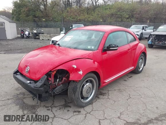 ✅ 2012 Volkswagen Beetle 2.5L PZEV • VIN: 3VWJP7AT5CM660700 • Lot: 43737690. Wystawiony na IAAI z przebiegiem 81 937 mil. Bezpłatny archiwum sprzedaży aukcyjnych z USA i szczegółowy raport historii pojazdu na DreamBid. Zdjęcie 12.