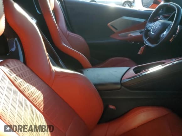 ✅ 2020 Chevrolet Corvette 2LT • VIN: 1G1Y72D47L5104265 • Lot: 81978335. Wystawiony na Copart z przebiegiem Nie podano. Bezpłatny archiwum sprzedaży aukcyjnych z USA i szczegółowy raport historii pojazdu na DreamBid. Zdjęcie 10.