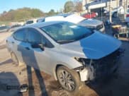 ✅ 2023 Nissan Versa S • VIN: 3N1CN8DV1PL824379 • Lot: 43374184. Wystawiony na IAAI z przebiegiem 99 285 mil. Bezpłatny archiwum sprzedaży aukcyjnych z USA i szczegółowy raport historii pojazdu na DreamBid. Zdjęcie 1.