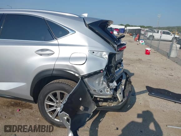 ✅ 2016 Lexus NX F Sport • VIN: JTJYARBZ8G2047823 • Lot: 43165198. Wystawiony na IAAI z przebiegiem 95 461 mil. Bezpłatny archiwum sprzedaży aukcyjnych z USA i szczegółowy raport historii pojazdu na DreamBid. Zdjęcie 6.