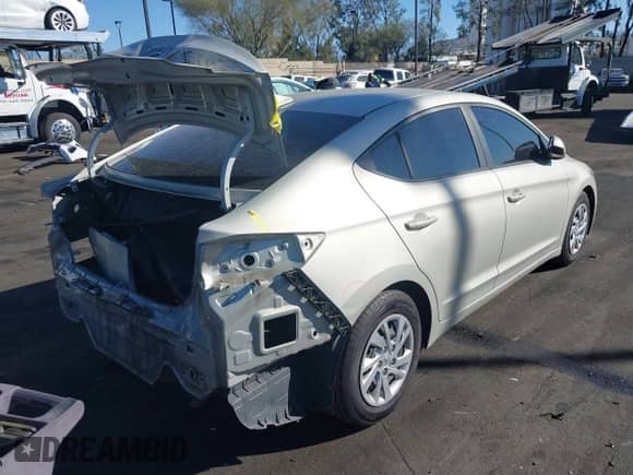 2017 Hyundai Elantra SE z VIN KMHD74LF6HU303949, wystawiony jako IAAI lot #43544532 z przebiegiem 167 070 mil mil oraz . Historia ofert i sprzedaży dostępna na DreamBid. Obrazek 4.