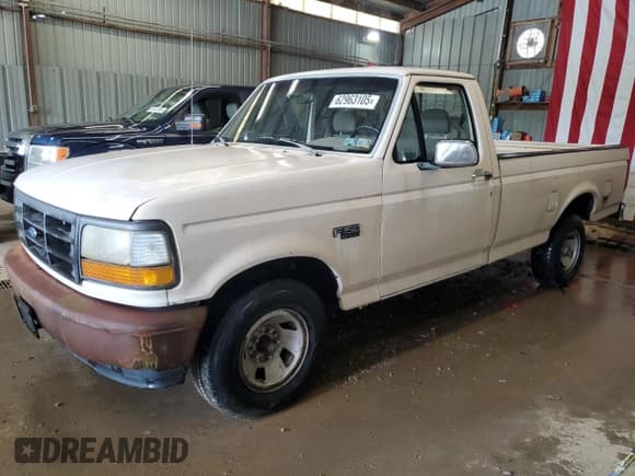 ✅ 1993 Ford F-150 • VIN: 1FTEF15Y9PNA80078 • Lot: 62963105. Listed on Copart with 87,674 mi. Free auction sales archive from the USA and detailed vehicle history report at DreamBid. Image 1.