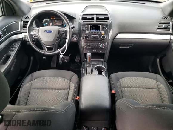 ✅ 2017 Ford Explorer XLT • VIN: 1FM5K8D8XHGD37787 • Lot: 55791645. Wystawiony na Copart z przebiegiem 92 896 mil. Bezpłatny archiwum sprzedaży aukcyjnych z USA i szczegółowy raport historii pojazdu na DreamBid. Zdjęcie 8.