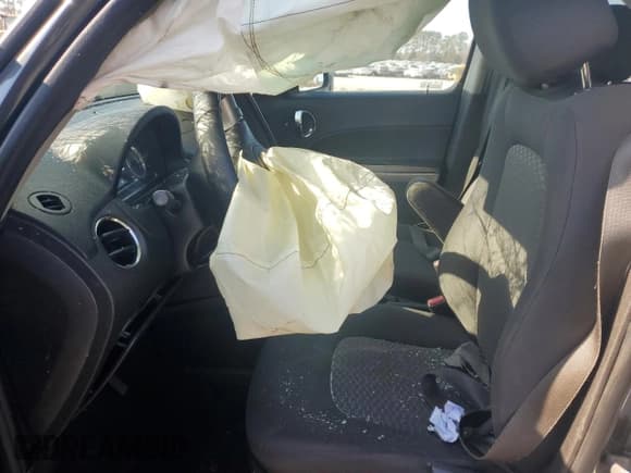 ✅ 2010 Chevrolet HHR LS • VIN: 3GNBAADB8AS579733 • Lot: 93529415. Wystawiony na Copart z przebiegiem Nie podano. Bezpłatny archiwum sprzedaży aukcyjnych z USA i szczegółowy raport historii pojazdu na DreamBid. Zdjęcie 7.