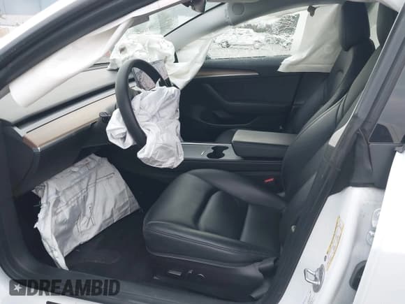 ✅ 2022 Tesla Model 3 Long Range • VIN: 5YJ3E1EB3NF205920 • Lot: 43675741. Wystawiony na IAAI z przebiegiem Nie podano. Bezpłatny archiwum sprzedaży aukcyjnych z USA i szczegółowy raport historii pojazdu na DreamBid. Zdjęcie 5.