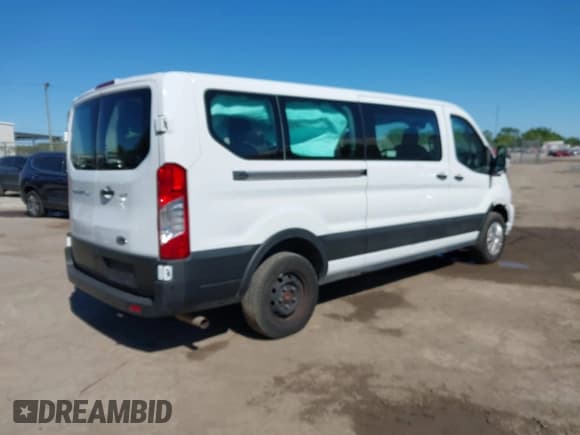 ✅ 2022 Ford Transit Passenger XL • VIN: 1FBAX2Y86NKA83763 • Lot: 41858121. Wystawiony na IAAI z przebiegiem 48 029 mil. Bezpłatny archiwum sprzedaży aukcyjnych z USA i szczegółowy raport historii pojazdu na DreamBid. Zdjęcie 4.