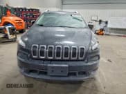 ✅ 2015 Jeep Cherokee Latitude • VIN: 1C4PJMCS9FW667008 • Lot: 94819205. Wystawiony na Copart z przebiegiem 98 525 mil. Bezpłatny archiwum sprzedaży aukcyjnych z USA i szczegółowy raport historii pojazdu na DreamBid. Zdjęcie 5.