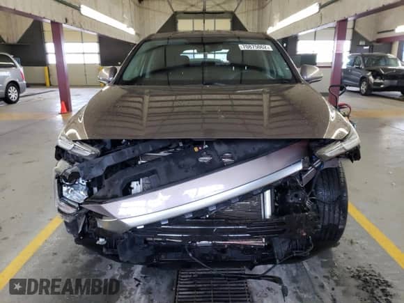 ✅ 2019 Hyundai Santa Fe SE • VIN: 5NMS2CAD4KH092982 • Lot: 70875062. Wystawiony na Copart z przebiegiem 107 862 mil. Bezpłatny archiwum sprzedaży aukcyjnych z USA i szczegółowy raport historii pojazdu na DreamBid. Zdjęcie 5.