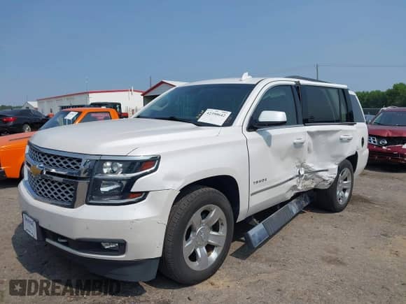 2019 Chevrolet Tahoe LT z VIN 1GNSKBKC5KR153517, wystawiony jako IAAI lot #42390642 z przebiegiem 52 034 mil mil oraz . Historia ofert i sprzedaży dostępna na DreamBid. Obrazek 2.