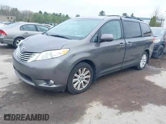 ✅ 2012 Toyota Sienna XLE • VIN: 5TDDK3DC2CS043855 • Lot: 42189680. Listed on IAAI with 195,788 mi. Free auction sales archive from the USA and detailed vehicle history report at DreamBid. Image 2.