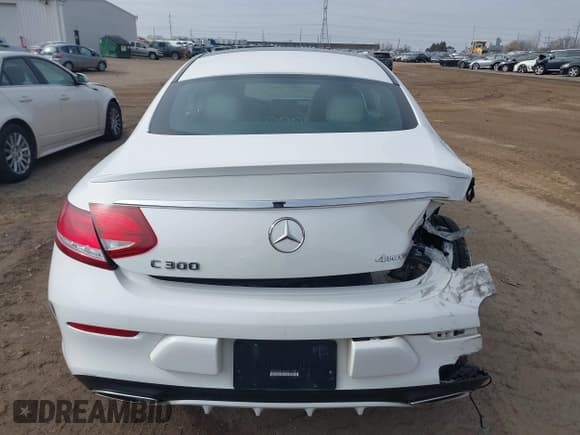 ✅ 2018 Mercedes-Benz C 300 • VIN: WDDWJ4KB9JF707390 • Lot: 41541150. Listed on IAAI with 92,045 mi. Free auction sales archive from the USA and detailed vehicle history report at DreamBid. Image 16.
