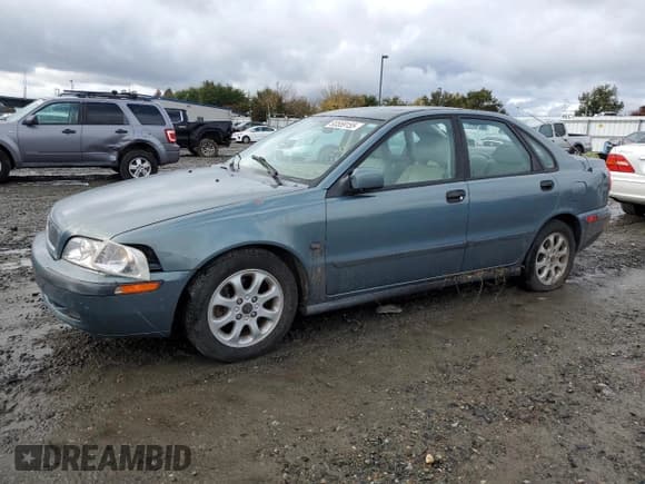 ✅ 2002 Volvo S40 • VIN: YV1VS29552F867947 • Lot: 93559155. Listed on Copart with 92,526 mi. Free auction sales archive from the USA and detailed vehicle history report at DreamBid. Image 1.