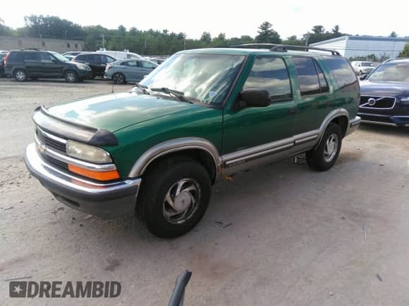 1999 Chevrolet Blazer LT with VIN 1GNDT13W3X2137471, listed as a IAAI auction lot 42847738 with 97,418 mi miles and . Bid and sale history available at DreamBid. Image 2.