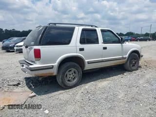 ✅ 1999 Chevrolet Blazer LT • VIN: 1GNDT13W3X2214016 • Lot: 42596328. Wystawiony na IAAI z przebiegiem 179 837 mil. Bezpłatny archiwum sprzedaży aukcyjnych z USA i szczegółowy raport historii pojazdu na DreamBid. Zdjęcie 4.