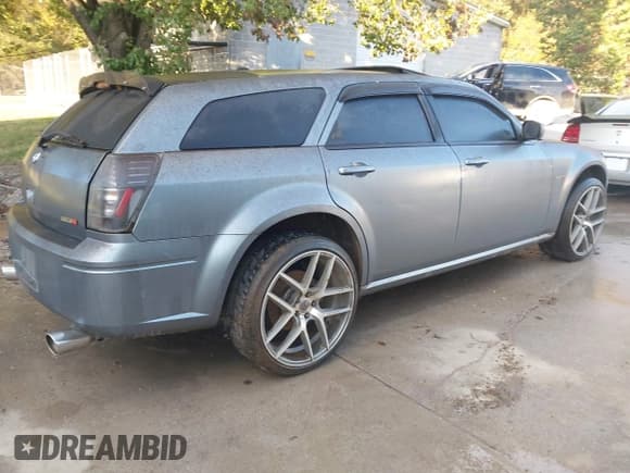 ✅ 2006 Dodge Magnum R/T • VIN: 2D4GZ57226H382340 • Lot: 43641203. Wystawiony na IAAI z przebiegiem 200 037 mil. Bezpłatny archiwum sprzedaży aukcyjnych z USA i szczegółowy raport historii pojazdu na DreamBid. Zdjęcie 4.