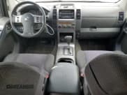 ✅ 2006 Nissan Pathfinder SE • VIN: 5N1AR18W06C627003 • Lot: 63291225. Wystawiony na Copart z przebiegiem 183 744 mil. Bezpłatny archiwum sprzedaży aukcyjnych z USA i szczegółowy raport historii pojazdu na DreamBid. Zdjęcie 8.