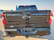 ✅ 2022 Chevrolet Silverado 1500 LT Trail Boss • VIN: 3GCUDFET4NG551059 • Lot: 80306995. Wystawiony na Copart z przebiegiem 67 456 mil. Bezpłatny archiwum sprzedaży aukcyjnych z USA i szczegółowy raport historii pojazdu na DreamBid. Zdjęcie 6.