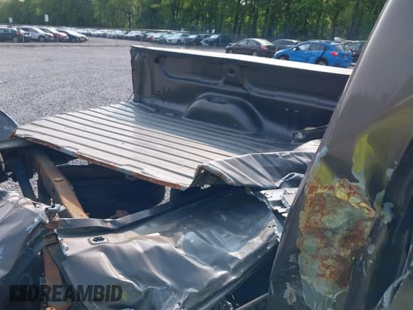 ✅ 2014 GMC Sierra 1500 • VIN: 1GTN2TEC4EZ153178 • Lot: 42396028. Listed on IAAI with 101,298 mi. Free auction sales archive from the USA and detailed vehicle history report at DreamBid. Image 8.