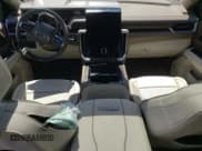 ✅ 2025 GMC Yukon Denali • VIN: 1GKS2DRL0SR252549 • Лот: 65974515. Опубликован ранее на Copart с пробегом 165 миль. Бесплатный доступ к архиву аукционных продаж из США и подробный отчёт об истории автомобиля на DreamBid. Изображение 8.