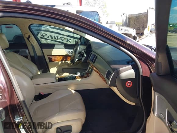 ✅ 2015 Jaguar XF T Premium • VIN: SAJWA0FS6FPU46459 • Lot: 43440239. Wystawiony na IAAI z przebiegiem 102 700 mil. Bezpłatny archiwum sprzedaży aukcyjnych z USA i szczegółowy raport historii pojazdu na DreamBid. Zdjęcie 5.