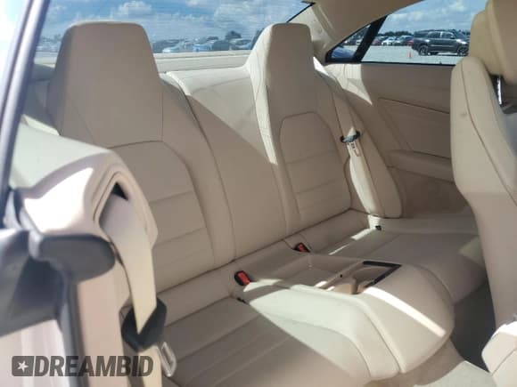 ✅ 2014 Mercedes-Benz E 350 • VIN: WDDKJ5KB2EF241828 • Lot: 89684325. Listed on Copart with 27,289 mi. Free auction sales archive from the USA and detailed vehicle history report at DreamBid. Image 10.