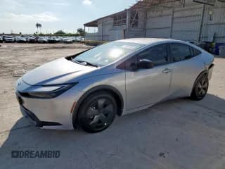 ✅ 2025 Toyota Prius LE • VIN: JTDACAAU2S3064433 • Лот: 84051345. Опубликован ранее на Copart с пробегом 1 443 миль. Бесплатный доступ к архиву аукционных продаж из США и подробный отчёт об истории автомобиля на DreamBid. Изображение 1.