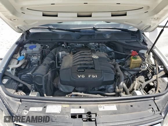 ✅ 2017 Volkswagen Touareg Executive • VIN: WVGGF7BP8HD006337 • Lot: 66853275. Listed on Copart with 113,628 mi. Free auction sales archive from the USA and detailed vehicle history report at DreamBid. Image 12.