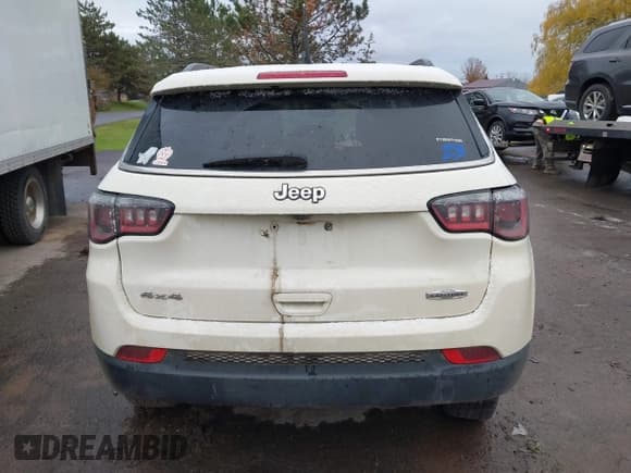 ✅ 2021 Jeep Compass Latitude • VIN: 3C4NJDBB1MT569831 • Lot: 43651737. Listed on IAAI with 87,223 mi. Free auction sales archive from the USA and detailed vehicle history report at DreamBid. Image 17.