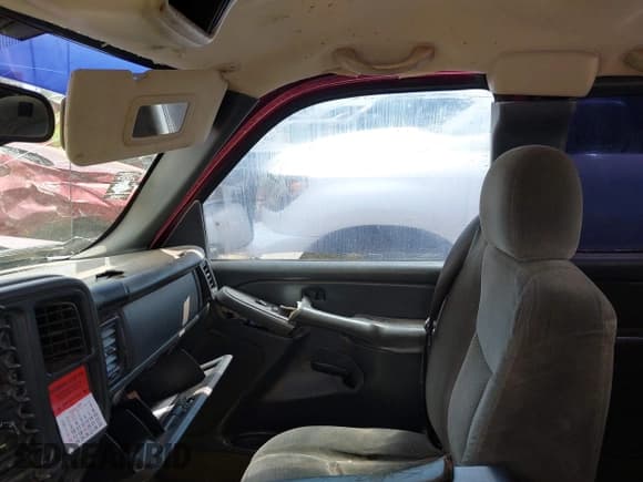 ✅ 2004 Chevrolet Silverado 1500 LS • VIN: 2GCEC19T041193650 • Lot: 42926558. Listed on IAAI with 196,719 mi. Free auction sales archive from the USA and detailed vehicle history report at DreamBid. Image 5.