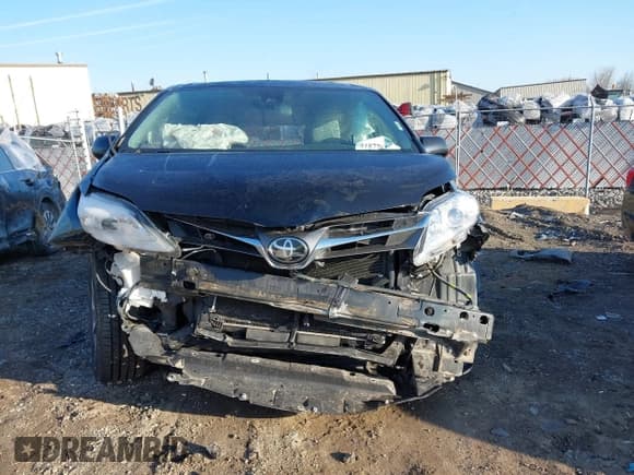 ✅ 2018 Toyota Sienna XLE • VIN: 5TDDZ3DC9JS207367 • Lot: 41877615. Listed on IAAI with 104,500 mi. Free auction sales archive from the USA and detailed vehicle history report at DreamBid. Image 12.
