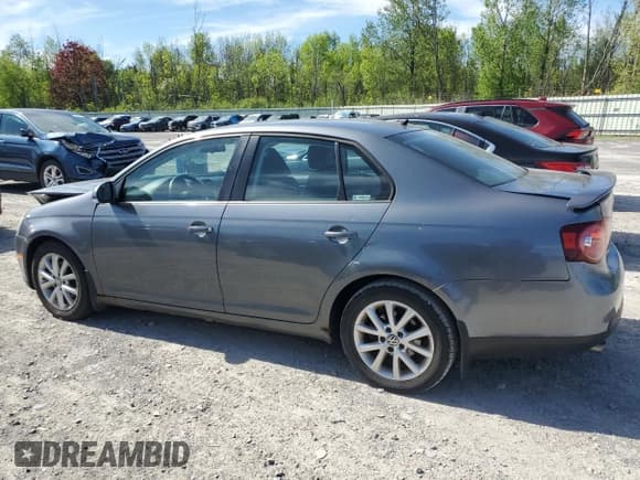 ✅ 2010 Volkswagen Jetta SE • VIN: 3VWRZ7AJXAM141876 • Lot: 57413545. Wystawiony na Copart z przebiegiem 113 797 mil. Bezpłatny archiwum sprzedaży aukcyjnych z USA i szczegółowy raport historii pojazdu na DreamBid. Zdjęcie 2.