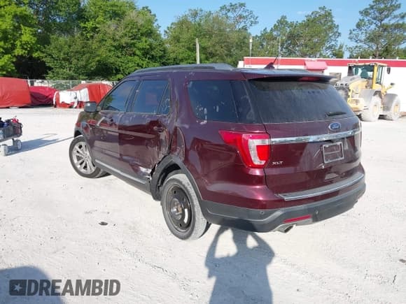 ✅ 2018 Ford Explorer XLT • VIN: 1FM5K7D82JGC80825 • Lot: 42007604. Wystawiony na IAAI z przebiegiem 85 032 mil. Bezpłatny archiwum sprzedaży aukcyjnych z USA i szczegółowy raport historii pojazdu na DreamBid. Zdjęcie 3.