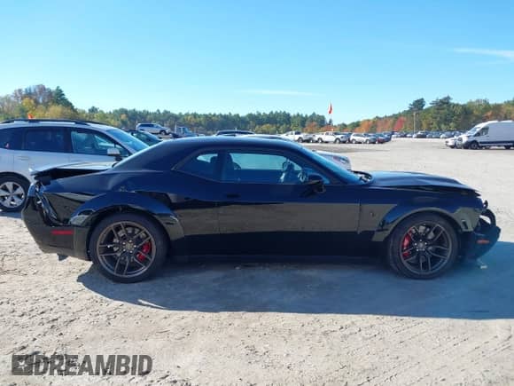 2022 Dodge Challenger SRT Hellcat z VIN 2C3CDZC9XNH104762, wystawiony jako IAAI lot #43392957 z przebiegiem 23 921 mil mil oraz . Historia ofert i sprzedaży dostępna na DreamBid. Obrazek 13.