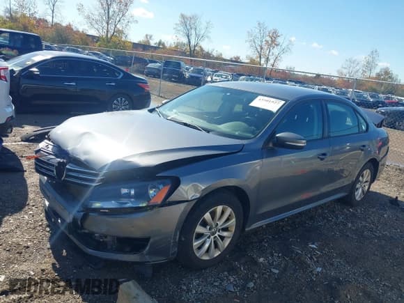 ✅ 2013 Volkswagen Passat S • VIN: 1VWAH7A3XDC055975 • Lot: 43501927. Wystawiony na IAAI z przebiegiem 163 421 mil. Bezpłatny archiwum sprzedaży aukcyjnych z USA i szczegółowy raport historii pojazdu na DreamBid. Zdjęcie 2.