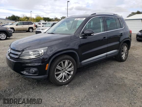 ✅ 2015 Volkswagen Tiguan S • VIN: WVGAV7AX3FW509768 • Лот: 86175005. Опубликован ранее на Copart с пробегом 88 360 миль. Бесплатный доступ к архиву аукционных продаж из США и подробный отчёт об истории автомобиля на DreamBid. Изображение 1.