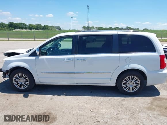 ✅ 2016 Chrysler Town & Country Limited • VIN: 2C4RC1JG1GR232302 • Лот: 42640520. Опубликован ранее на IAAI с пробегом 214 290 миль. Бесплатный доступ к архиву аукционных продаж из США и подробный отчёт об истории автомобиля на DreamBid. Изображение 14.