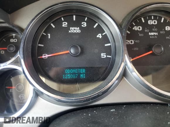 ✅ 2013 GMC Sierra 2500HD SLE • VIN: 1GT220C85DZ128790 • Lot: 73482384. Wystawiony na Copart z przebiegiem 125 087 mil. Bezpłatny archiwum sprzedaży aukcyjnych z USA i szczegółowy raport historii pojazdu na DreamBid. Zdjęcie 9.