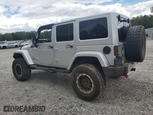 ✅ 2011 Jeep Wrangler Unlimited Sahara • VIN: 1J4BA5H10BL506715 • Lot: 85716925. Wystawiony na Copart z przebiegiem Nie podano. Bezpłatny archiwum sprzedaży aukcyjnych z USA i szczegółowy raport historii pojazdu na DreamBid. Zdjęcie 2.