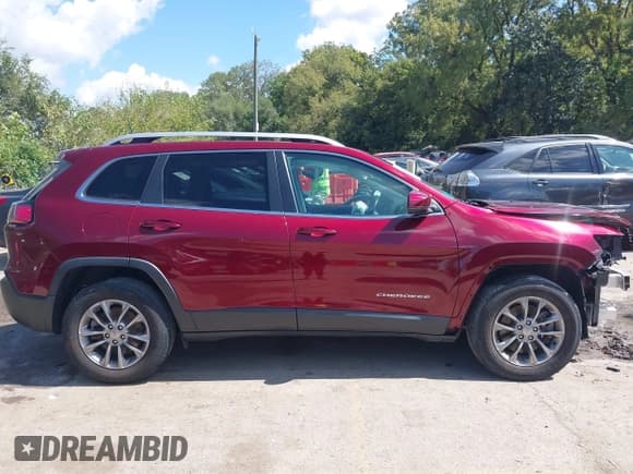 ✅ 2020 Jeep Cherokee Latitude Plus • VIN: 1C4PJMLB9LD506018 • Lot: 43246882. Wystawiony na IAAI z przebiegiem 62 478 mil. Bezpłatny archiwum sprzedaży aukcyjnych z USA i szczegółowy raport historii pojazdu na DreamBid. Zdjęcie 14.