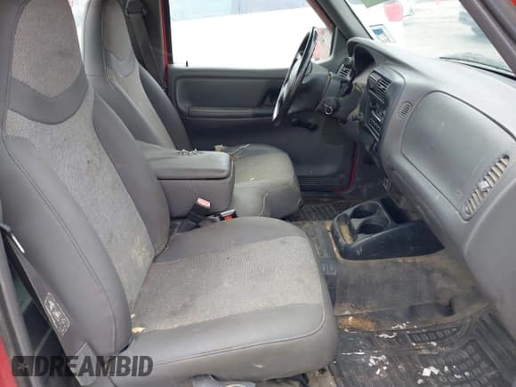 ✅ 2001 Ford Ranger XL • VIN: 1FTYR10C41PA19796 • Lot: 41887232. Wystawiony na IAAI z przebiegiem 216 483 mil. Bezpłatny archiwum sprzedaży aukcyjnych z USA i szczegółowy raport historii pojazdu na DreamBid. Zdjęcie 5.