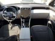 ✅ 2023 Hyundai Tucson SEL • VIN: 5NMJB3AE9PH171771 • Lot: 51148313. Wystawiony na Copart z przebiegiem 7 222 mil. Bezpłatny archiwum sprzedaży aukcyjnych z USA i szczegółowy raport historii pojazdu na DreamBid. Zdjęcie 8.