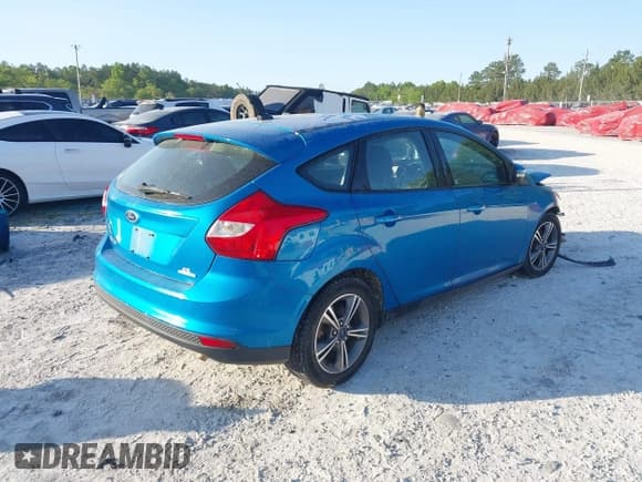 ✅ 2014 Ford Focus SE • VIN: 1FADP3K21EL403591 • Lot: 42031946. Wystawiony na IAAI z przebiegiem 132 630 mil. Bezpłatny archiwum sprzedaży aukcyjnych z USA i szczegółowy raport historii pojazdu na DreamBid. Zdjęcie 4.