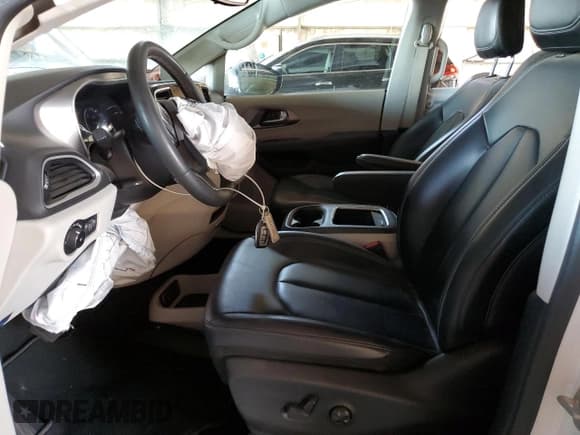 ✅ 2023 Chrysler Pacifica Touring L • VIN: 2C4RC1BG6PR577324 • Lot: 90113995. Wystawiony na Copart z przebiegiem 68 979 mil. Bezpłatny archiwum sprzedaży aukcyjnych z USA i szczegółowy raport historii pojazdu na DreamBid. Zdjęcie 7.