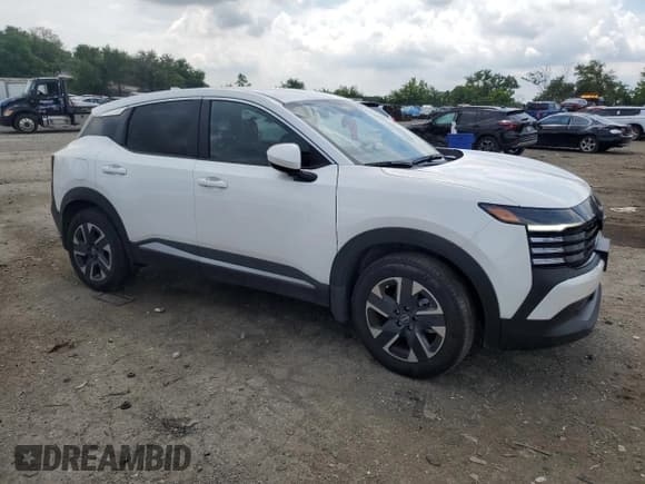 ✅ 2025 Nissan Kicks SV • VIN: 3N8AP6CB1SL300947 • Лот: 69001595. Опубликован ранее на Copart с пробегом 6 623 миль. Бесплатный доступ к архиву аукционных продаж из США и подробный отчёт об истории автомобиля на DreamBid. Изображение 4.