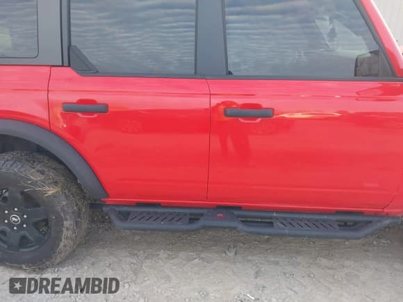 ✅ 2022 Ford Bronco • VIN: 1FMEE5BP0NLA81453 • Lot: 41173726. Wystawiony na IAAI z przebiegiem 33 789 mil. Bezpłatny archiwum sprzedaży aukcyjnych z USA i szczegółowy raport historii pojazdu na DreamBid. Zdjęcie 14.