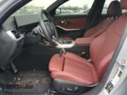 ✅ 2024 BMW 3 Series M340i xDrive • VIN: 3MW49FF0XR8E53835 • Lot: 43255935. Wystawiony na Copart z przebiegiem 2 569 mil. Bezpłatny archiwum sprzedaży aukcyjnych z USA i szczegółowy raport historii pojazdu na DreamBid. Zdjęcie 7.