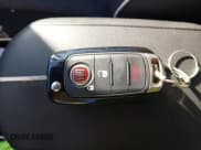 ✅ 2018 FIAT 500X Pop • VIN: ZFBCFXAH7JP655342 • Lot: 43575330. Wystawiony na IAAI z przebiegiem 74 792 mil. Bezpłatny archiwum sprzedaży aukcyjnych z USA i szczegółowy raport historii pojazdu na DreamBid. Zdjęcie 11.