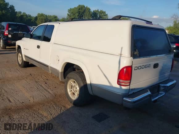 1997 Dodge Dakota with VIN 1B7GL23YXVS250828, listed as a IAAI auction lot 42728787 with 201,587 mi miles and . Bid and sale history available at DreamBid. Image 3.